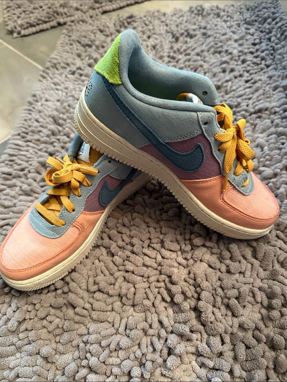 Nike 5.5 Y Low-Top Sneakers in Pink, Light Blue & Yellow